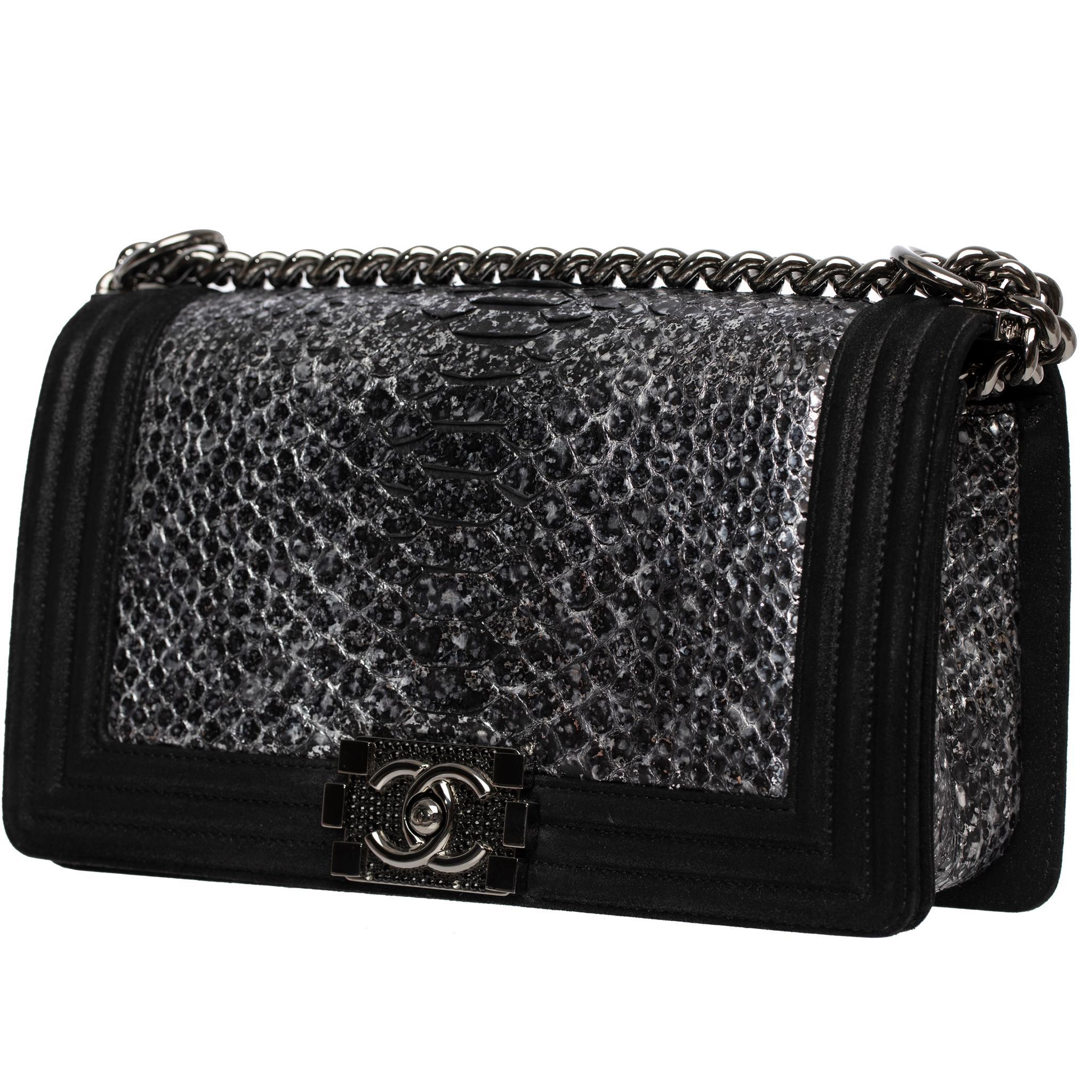 Nero Chanel Silver in pelle di pitone e pelle di capra nera metallizzata Medium Le Boy in vendita