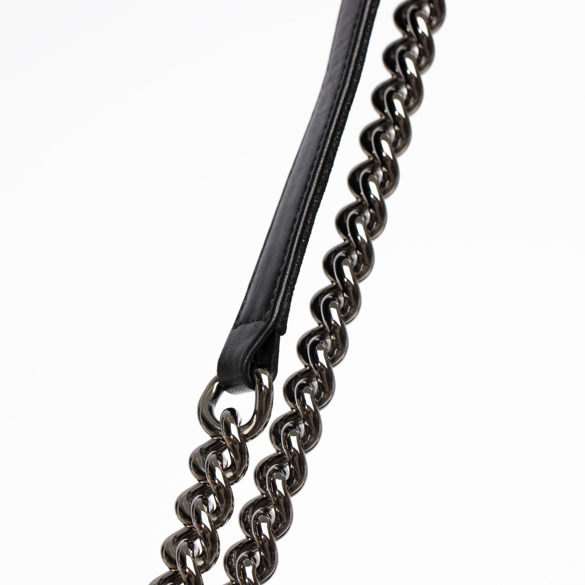 da uomo o donna Chanel Silver in pelle di pitone e pelle di capra nera metallizzata Medium Le Boy in vendita