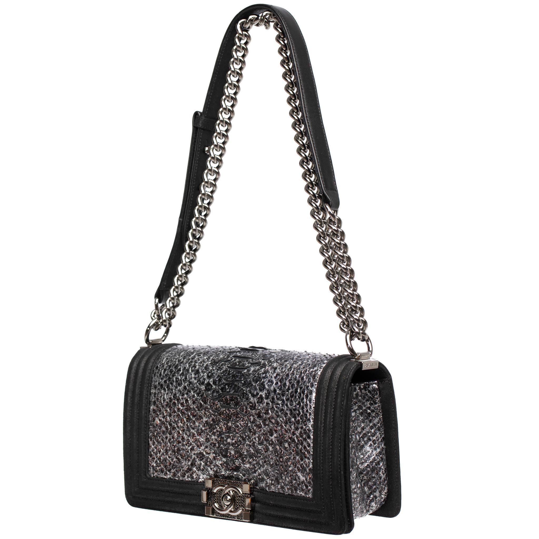Chanel Silver in pelle di pitone e pelle di capra nera metallizzata Medium Le Boy in vendita 3