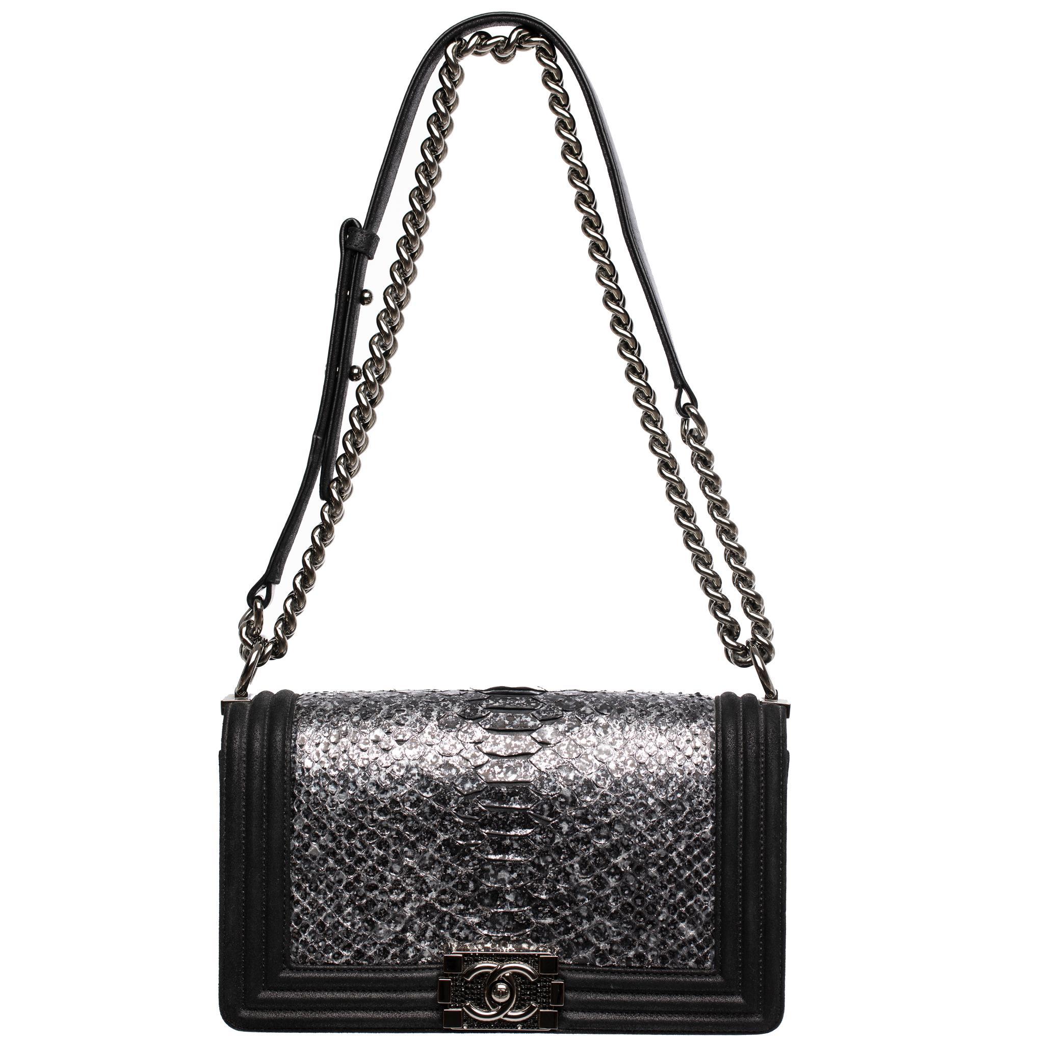 Chanel Silver in pelle di pitone e pelle di capra nera metallizzata Medium Le Boy in vendita 6