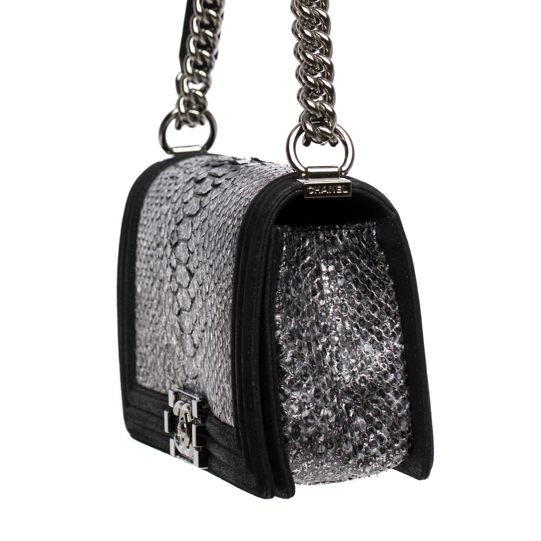 Chanel Silver in pelle di pitone e pelle di capra nera metallizzata Medium Le Boy in vendita 5