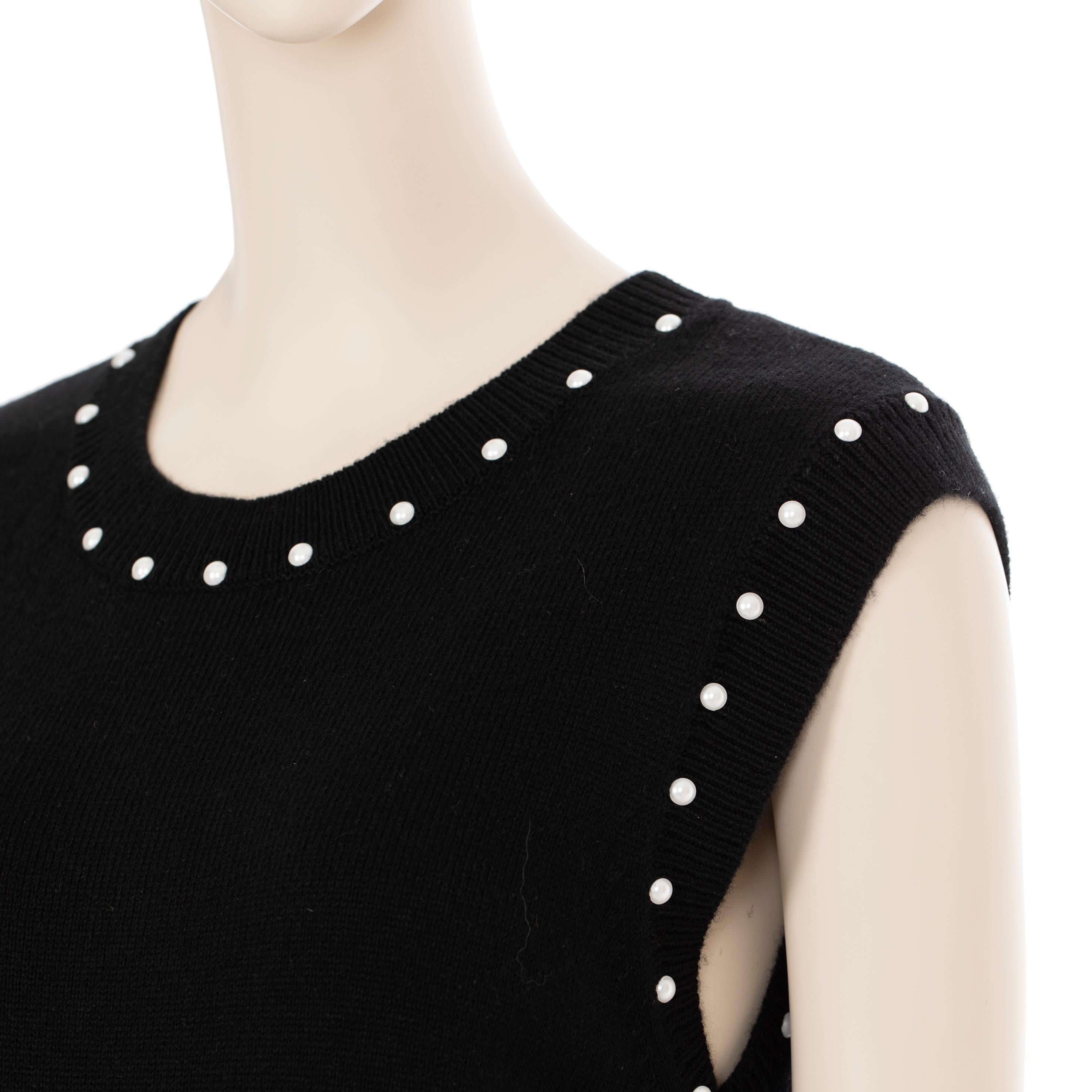Chanel - Robe en maille noire avec détails en fausses perles 40 FR en vente 8