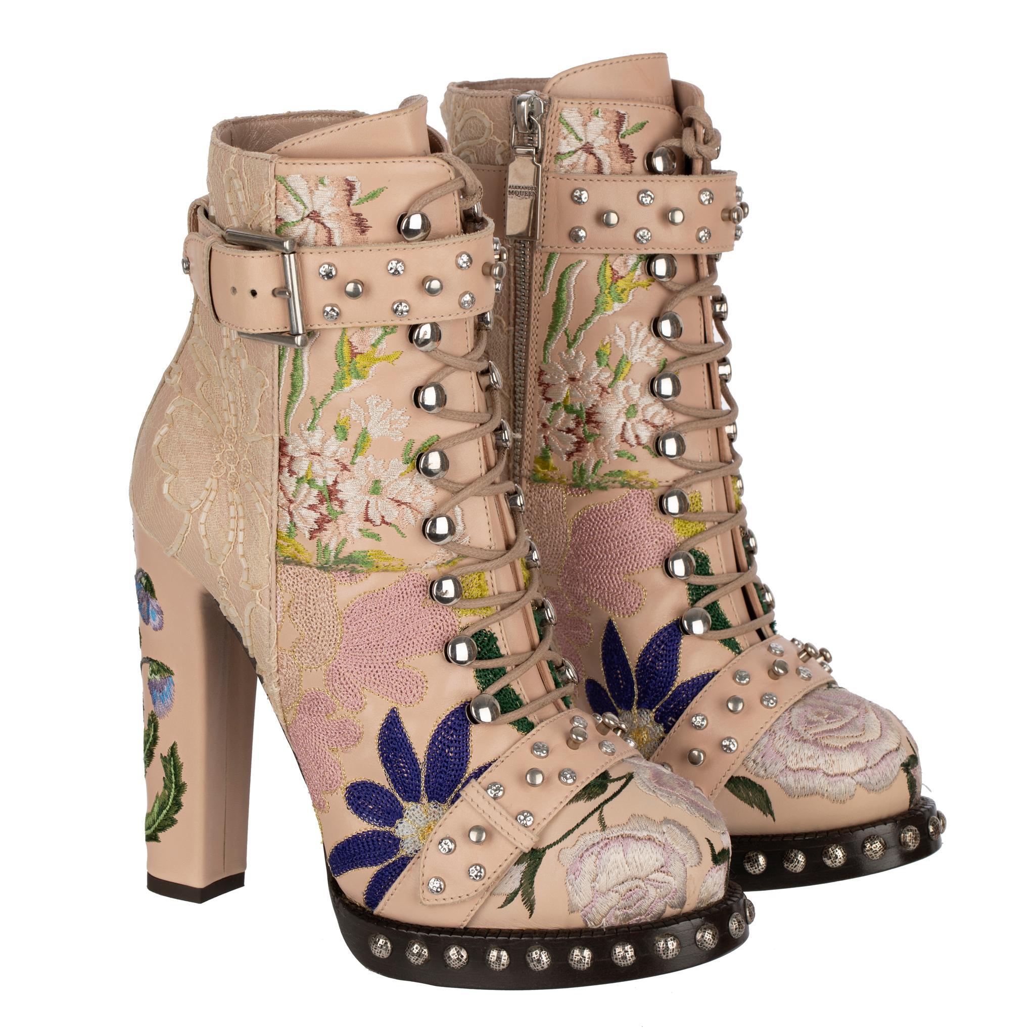 Alexander McQueen - Bottes à lacets avec broderie 37 FR Excellent état - En vente à Sydney, New South Wales