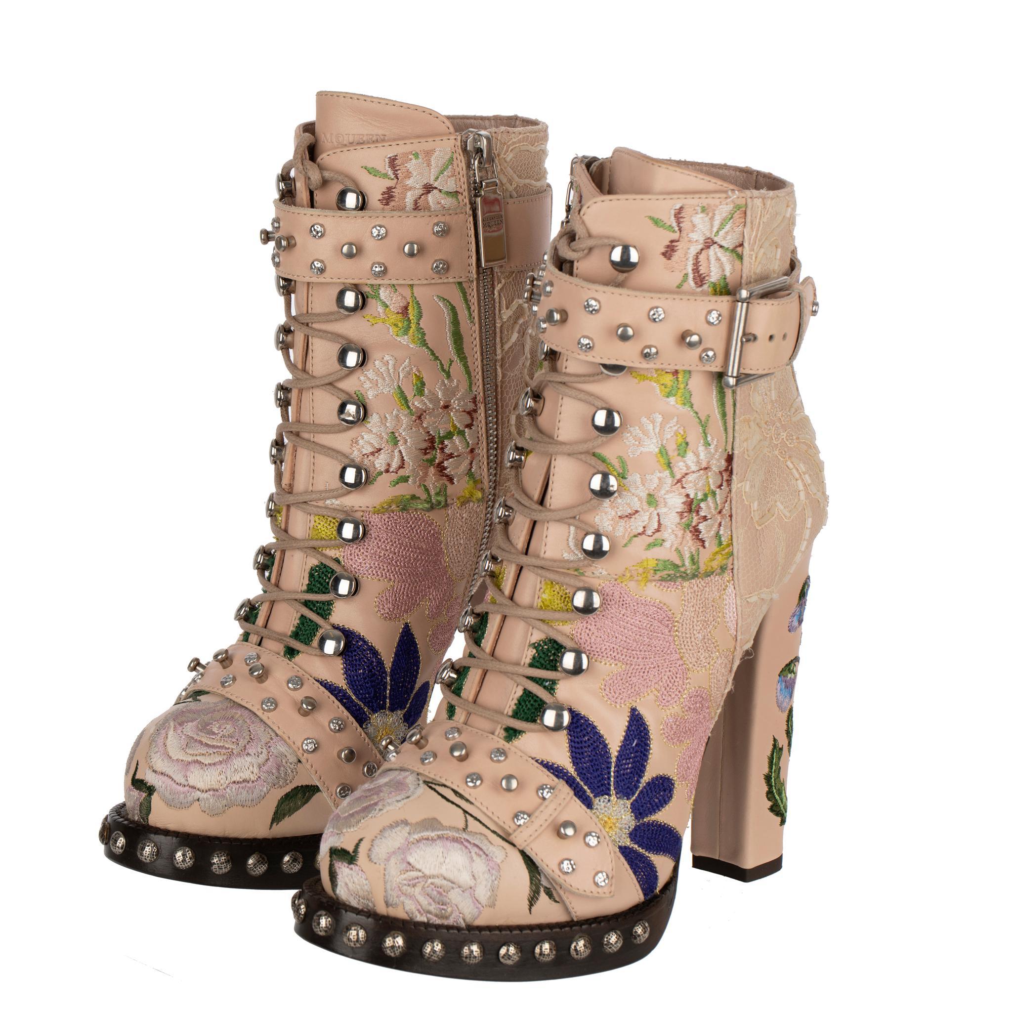 Alexander McQueen - Bottes à lacets avec broderie 37 FR en vente 1
