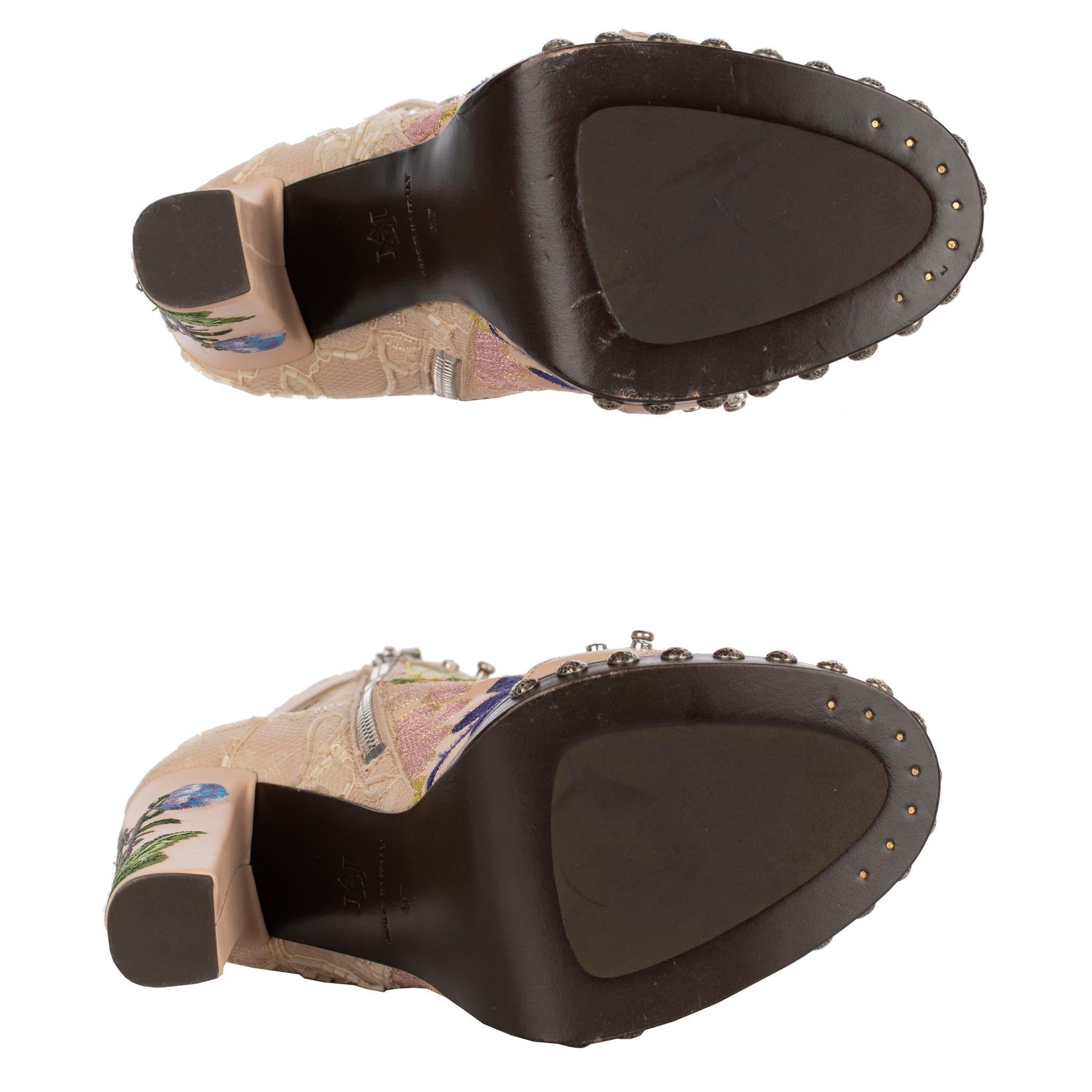 Alexander McQueen - Bottes à lacets avec broderie 37 FR en vente 6