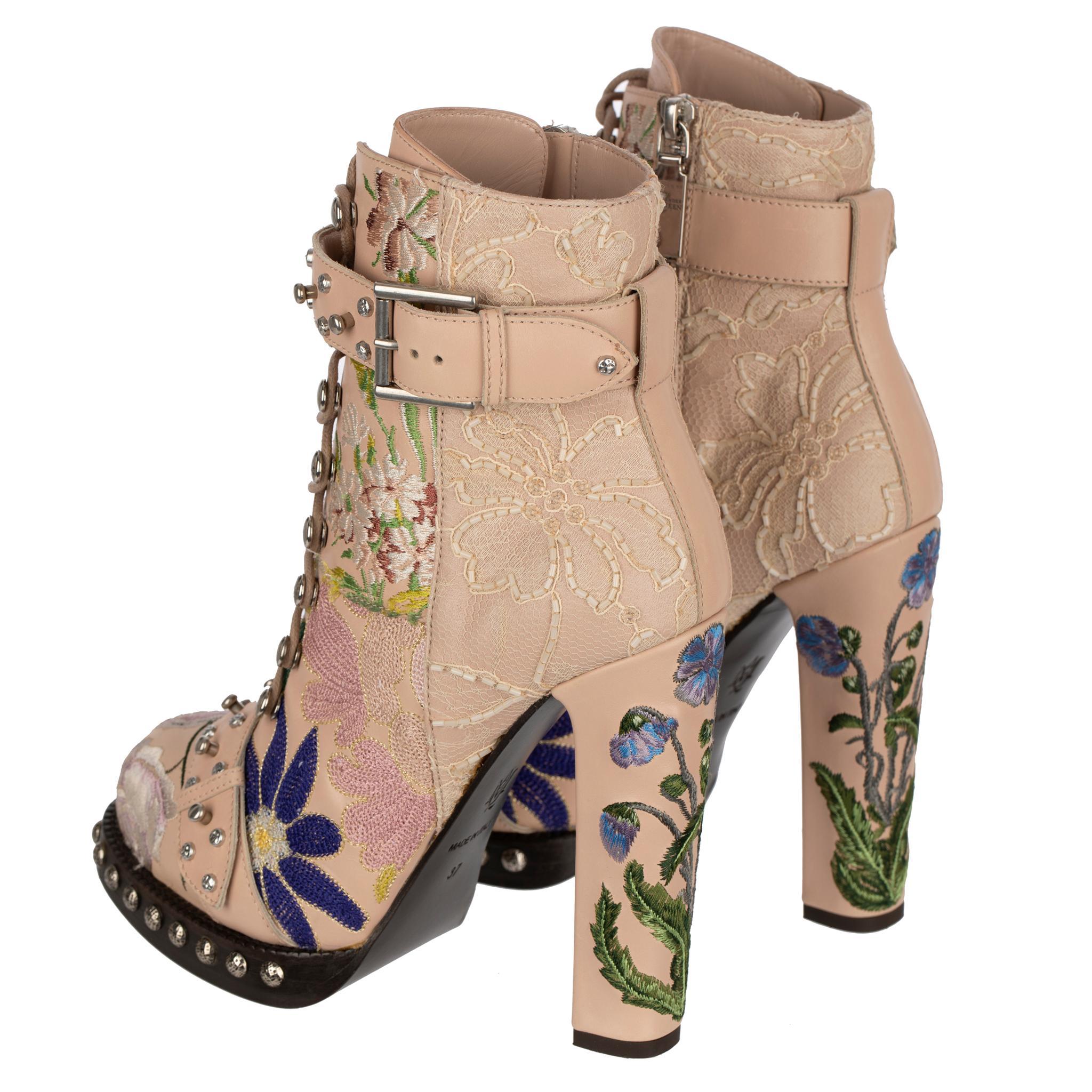 Alexander McQueen - Bottes à lacets avec broderie 37 FR en vente 2