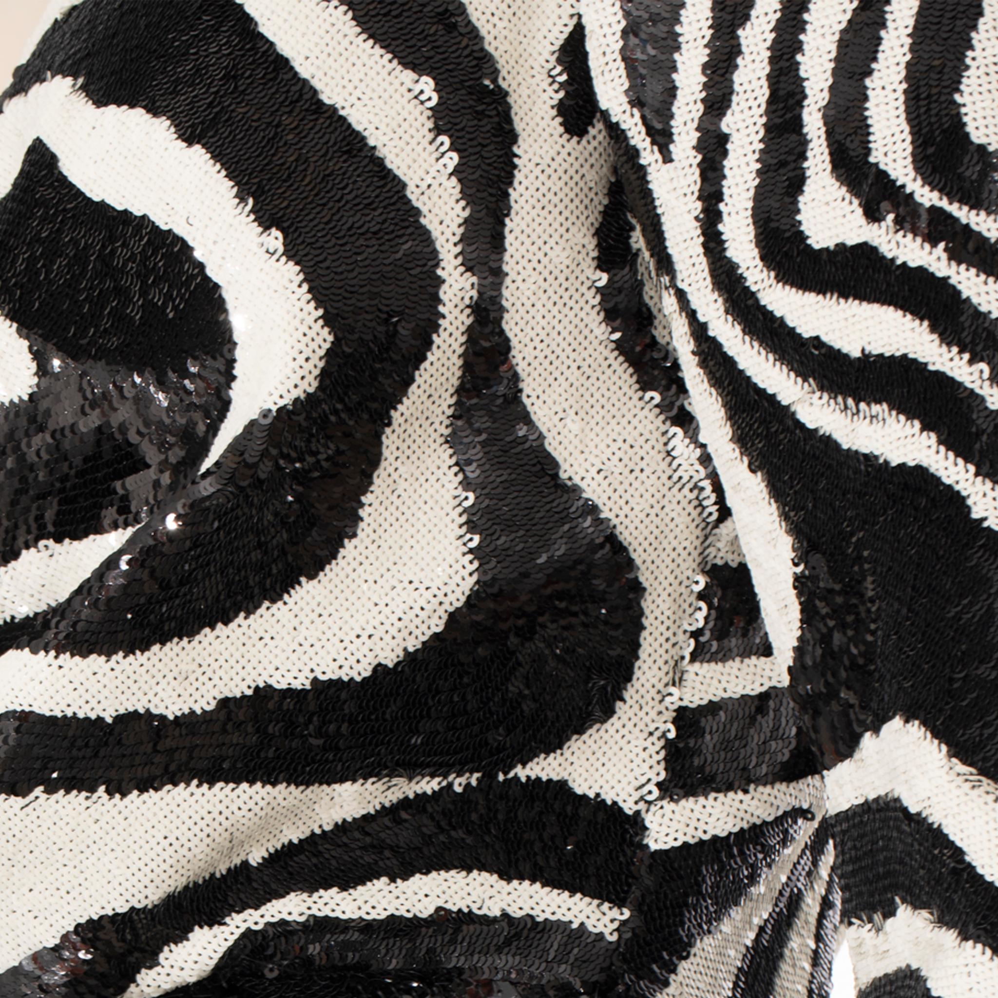 Saint Laurent by Hedi Slimane Robe asymétrique à paillettes imprimées zèbre 36 FR Pour femmes en vente