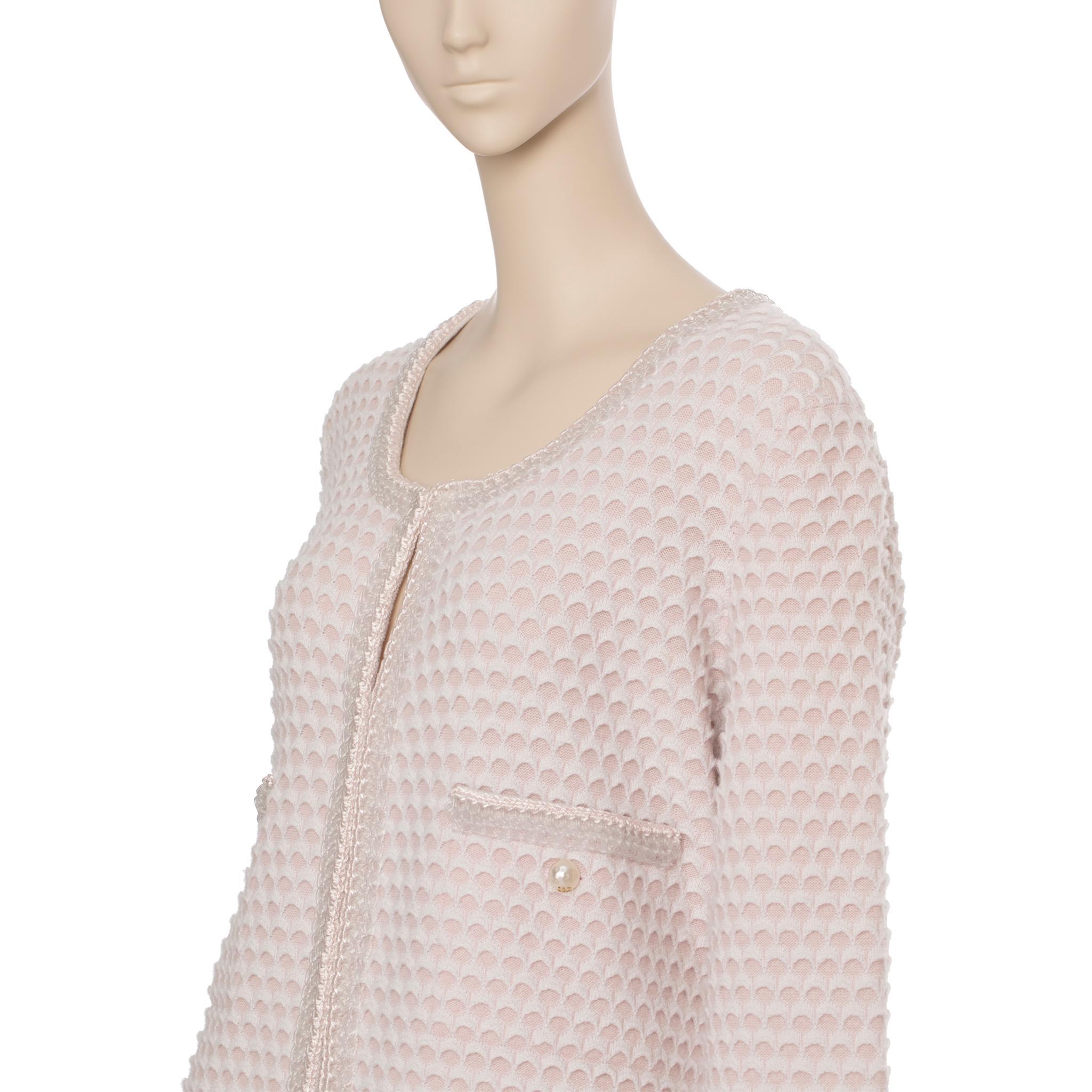 Chanel Cardigan en tweed de cachemire rose avec bande de taille 42 FR en vente 1