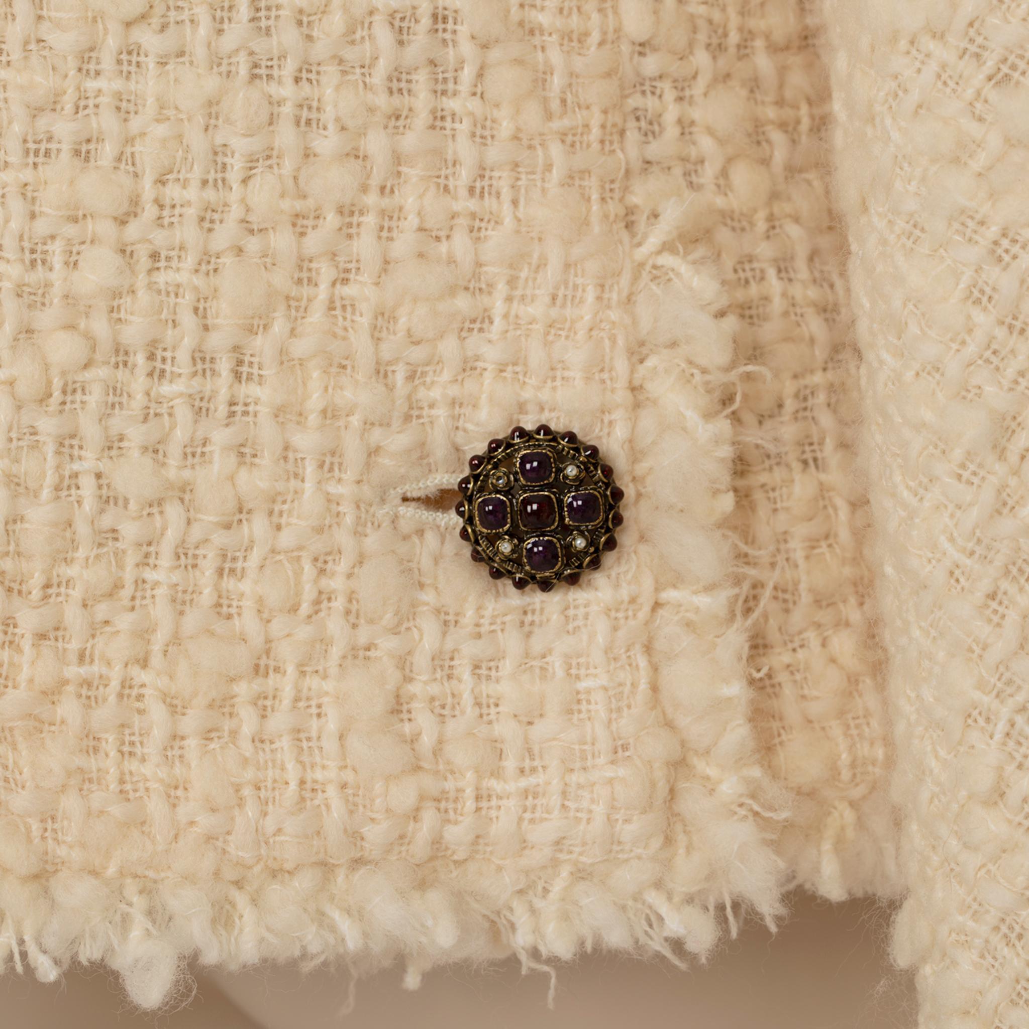 Giacca Chanel in tweed color crema con fodera a quadri 42 FR in vendita 4