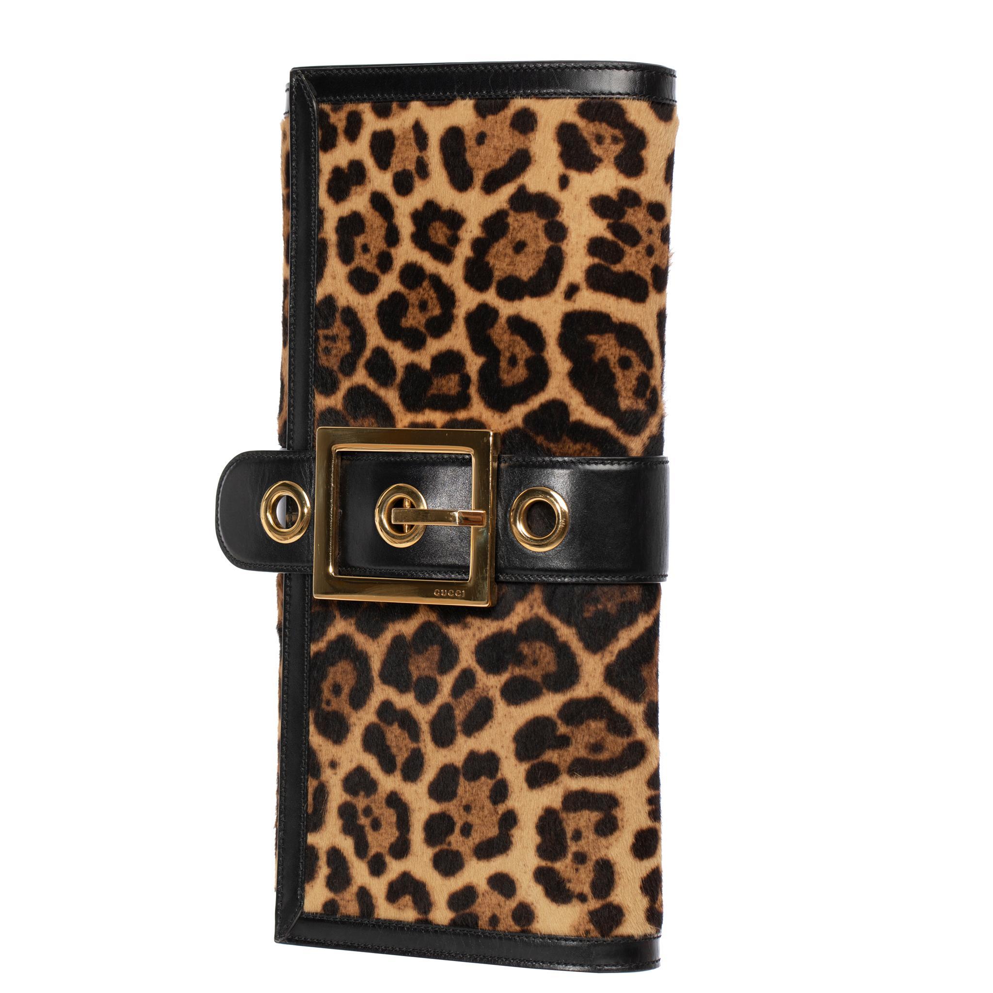 Gucci Clutch mit Leopardenmuster und goldfarbener Hardware im Angebot 1