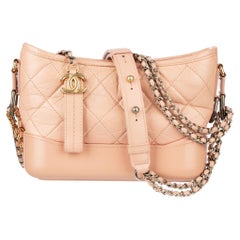 Chanel Gabrielle Pequeña Piel de becerro granulada rosa empolvado Herrajes de dos tonos