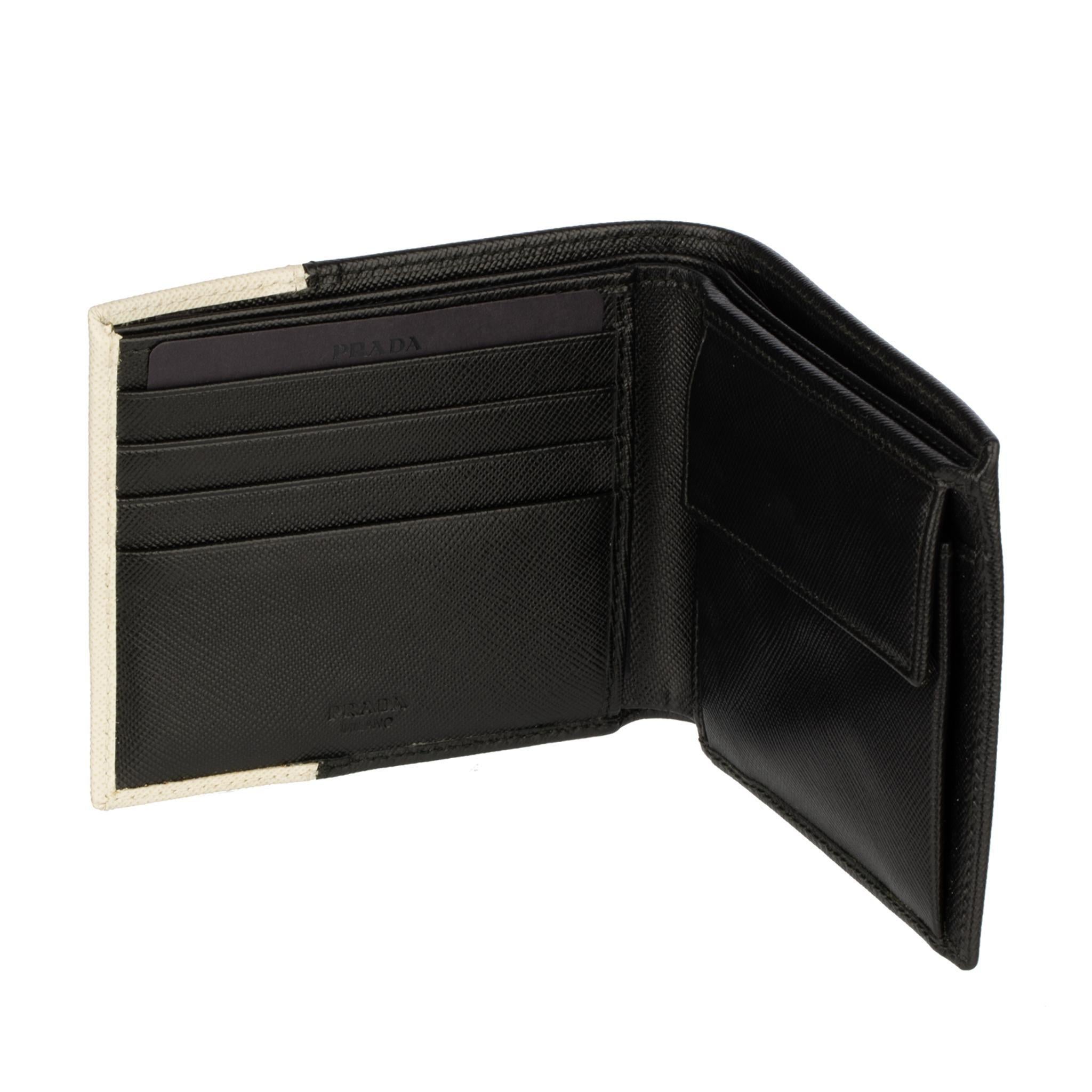 Nero Portafoglio uomo Prada Bi-Fold in pelle saffiano nera e grigia in vendita