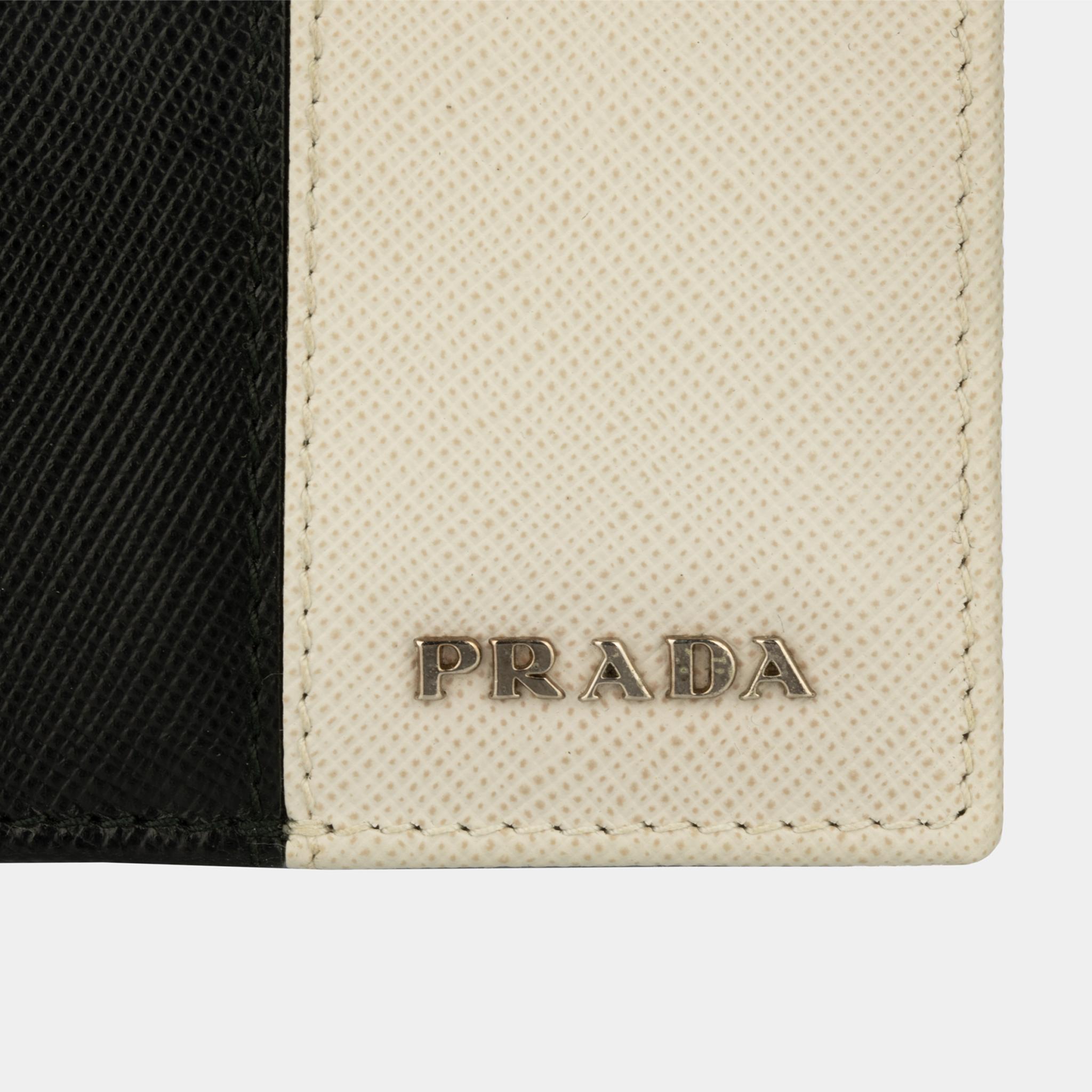 Portafoglio uomo Prada Bi-Fold in pelle saffiano nera e grigia in vendita 2