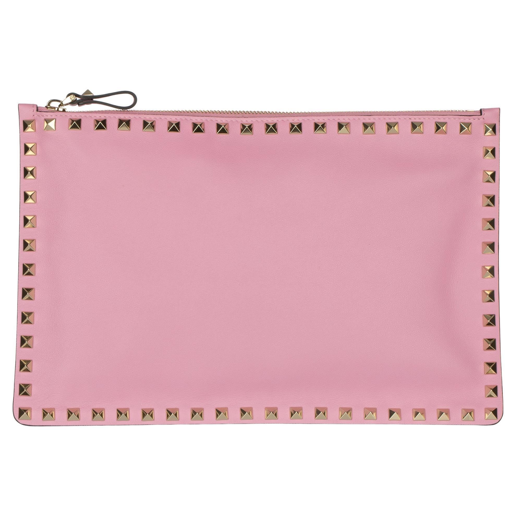 Marke: Valentino
Produkt:  Lederetui
Größe: 30 L x 20 H x 0,5 T cm
Farbe: Mauve
MATERIAL: Leder
Hardware: Gold-Ton

Bedingung:

Unverfälscht: Das Produkt ist in tadellosem Zustand, ohne Anzeichen von Verschleiß oder Beschädigung. Es scheint