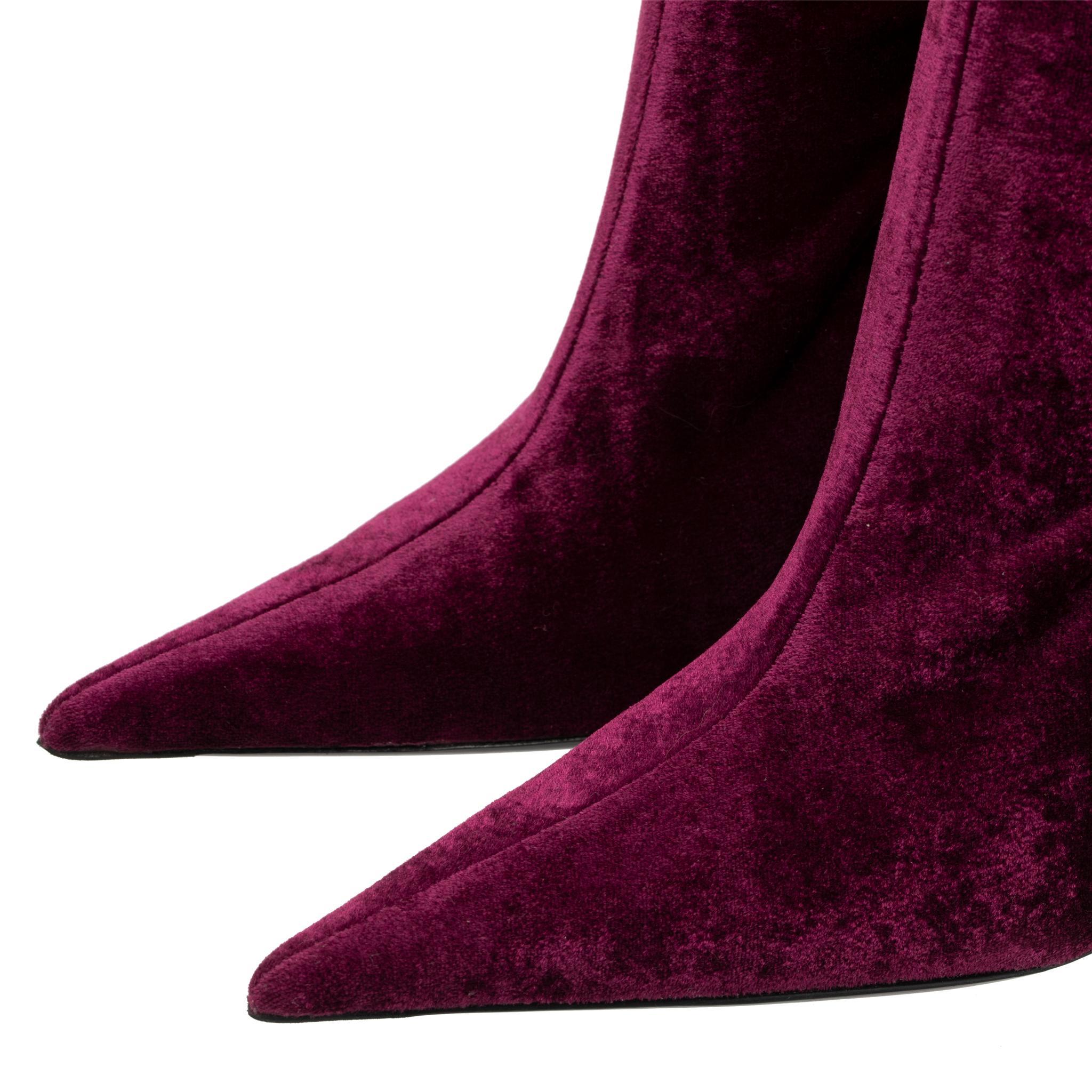 
Marca:

Balenciaga

Producto:

Bota de cuchilla de terciopelo de punto elástico

Tamaño:

41 Fr

Color:

Borgoña

Talón:

11 Cm

Material:

Terciopelo

Estado:

Prístina; Nunca usada

Acompañado por:

Caja Balenciaga, dos guardapolvos Balenciaga,