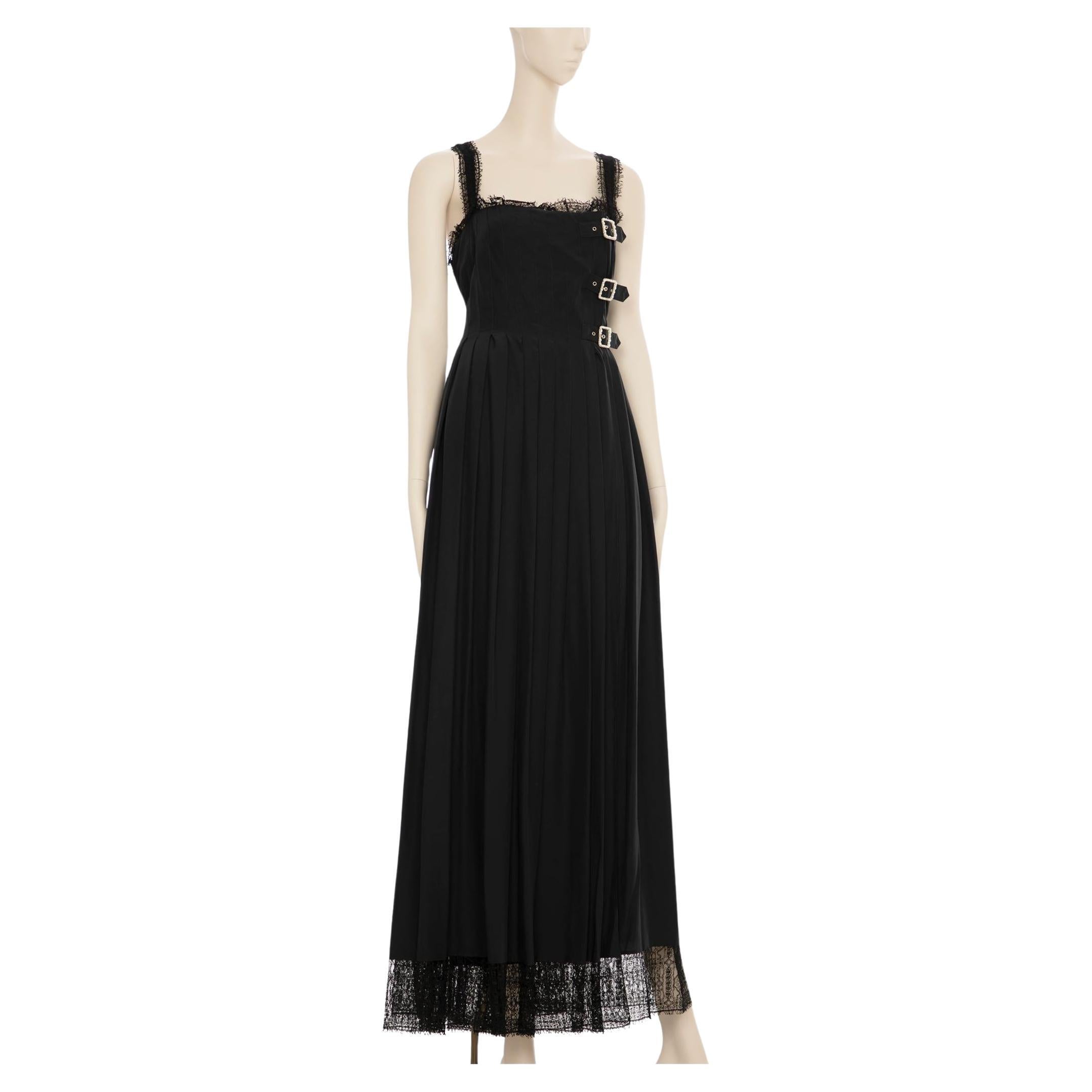 Chanel Black Dress With Lace 
Faux Pearl Buckle 42 FR