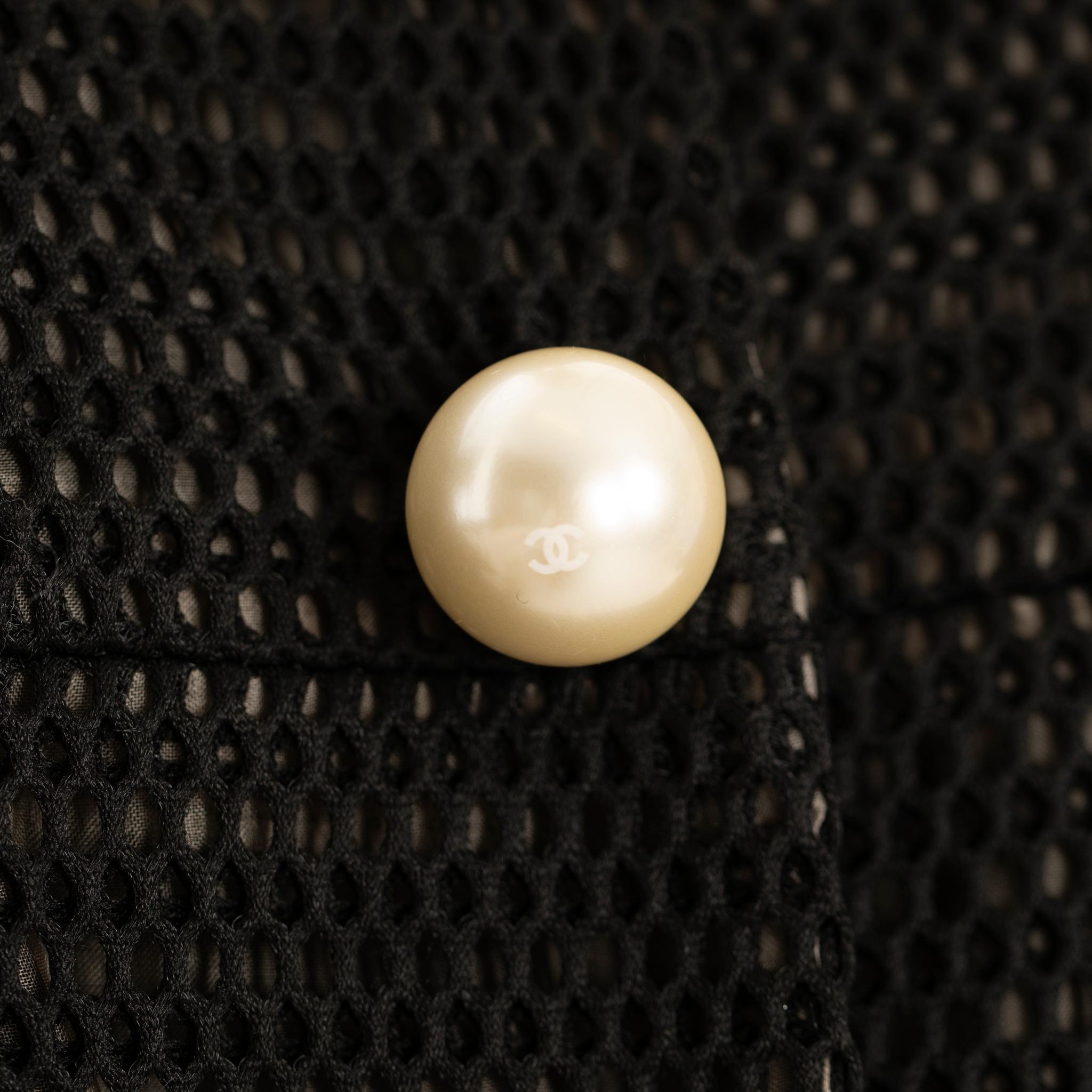Donna Giacca Chanel Crop Mesh nera con dettagli di perle finte 42 FR in vendita