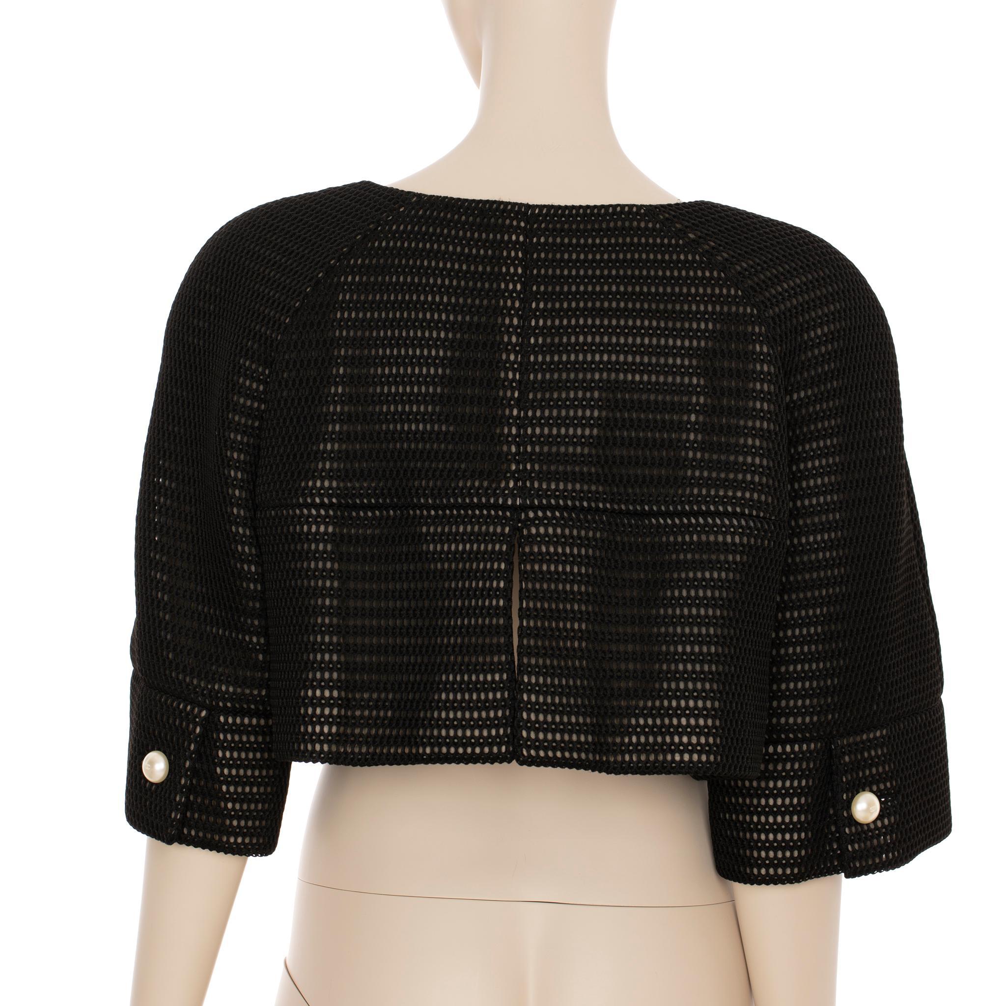 Giacca Chanel Crop Mesh nera con dettagli di perle finte 42 FR in vendita 3