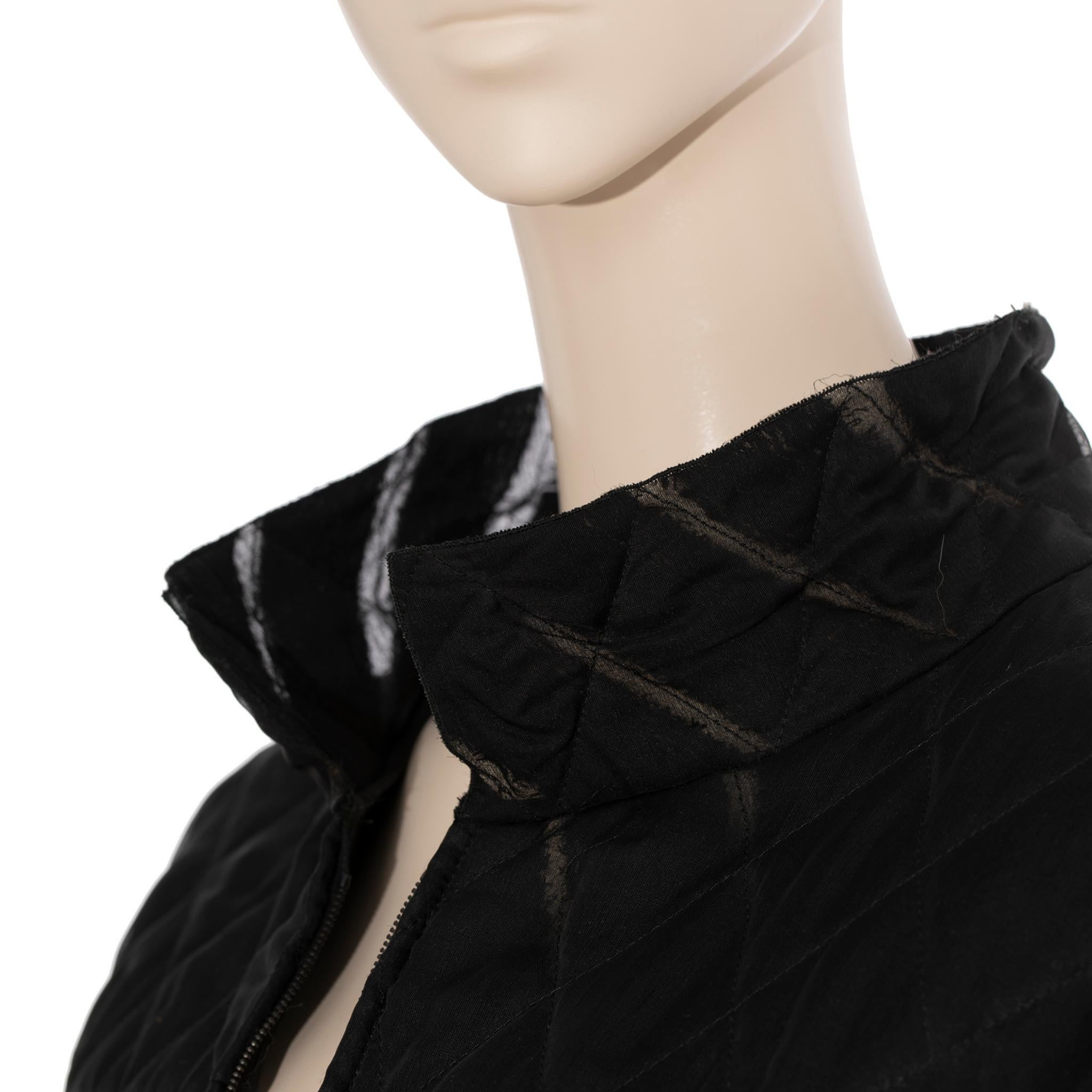 Giacca nera trapuntata Chanel con tulle 42 FR in vendita 1