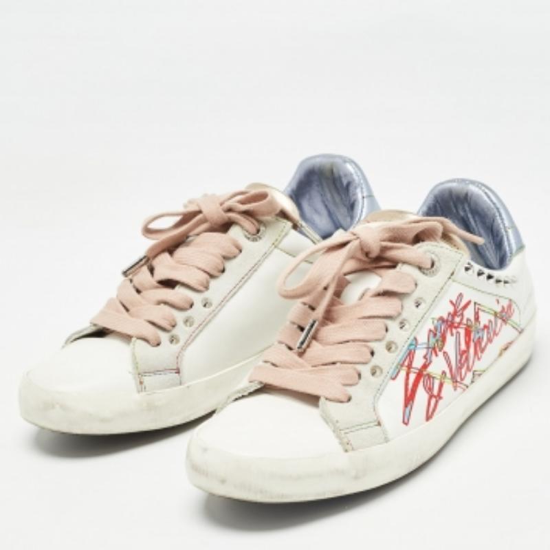 Mit diesen Sneakers von Zadig & Voltaire erleben Sie modischen Luxus. Diese Premium-Treter bieten eine harmonische Mischung aus Stil und Komfort, perfekt für alle, die bei jedem Schritt Raffinesse verlangen.