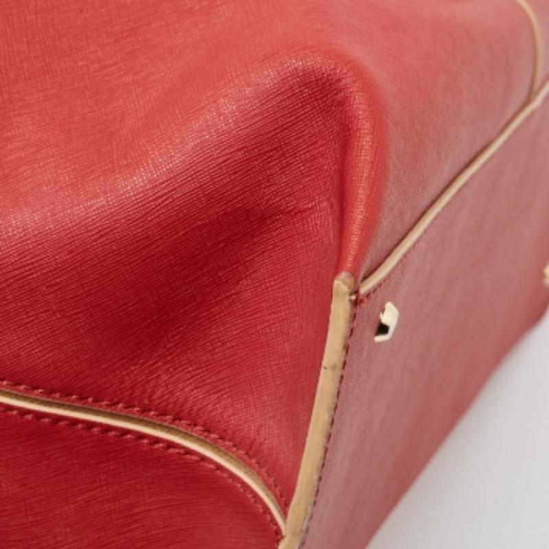DKNY - Fourre-tout à fermeture éclair Bryant Park en cuir rouge en vente 3