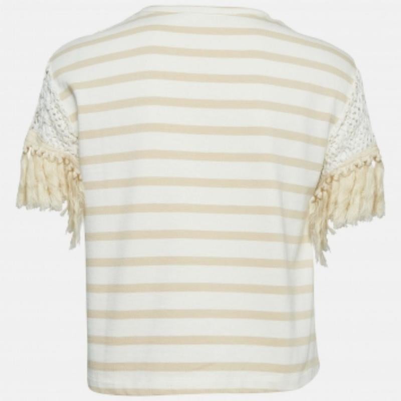 Una combinación perfecta de comodidad, lujo y estilo, ¡esta camiseta de diseño es una pieza imprescindible! Fabricada con materiales de calidad, esta creación puede combinarse con pantalones vaqueros y zapatillas deportivas para un look fresco.