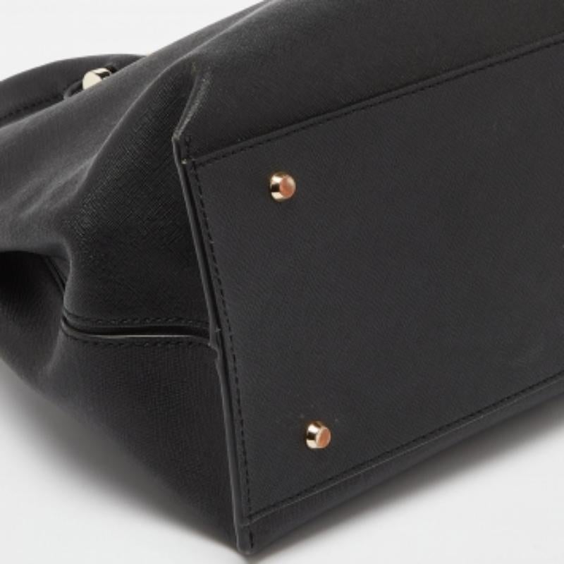 DKNY - Fourre-tout zippé Bryant Park en cuir Saffiano noir Pour femmes en vente
