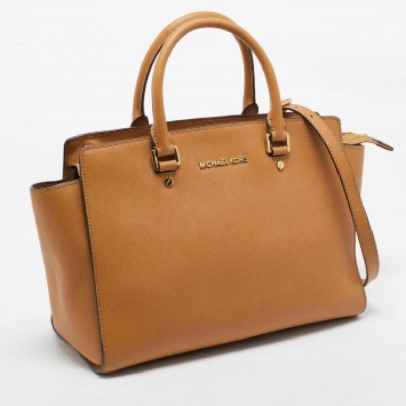 MICHAEL Michael Kors Beige große Selma-Tasche aus Leder im Zustand „Relativ gut“ im Angebot in Dubai, Al Qouz 2