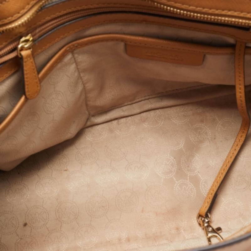 MICHAEL Michael Kors Beige große Selma-Tasche aus Leder im Angebot 4