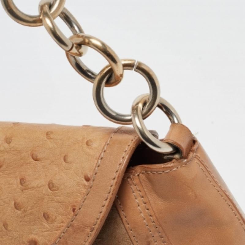 Beige Furla Hobo en daim beige, autruche embossée et boucle en cuir en vente