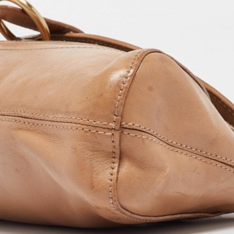 Furla Hobo en daim beige, autruche embossée et boucle en cuir Pour femmes en vente