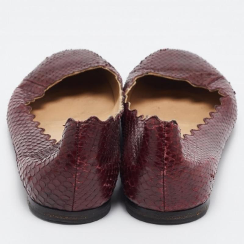 Cette paire confortable est votre premier choix lorsque vous partez pour une longue journée. Ces chaussures de créateur sont dotées d'une tige bien cousue et d'une semelle résistante.