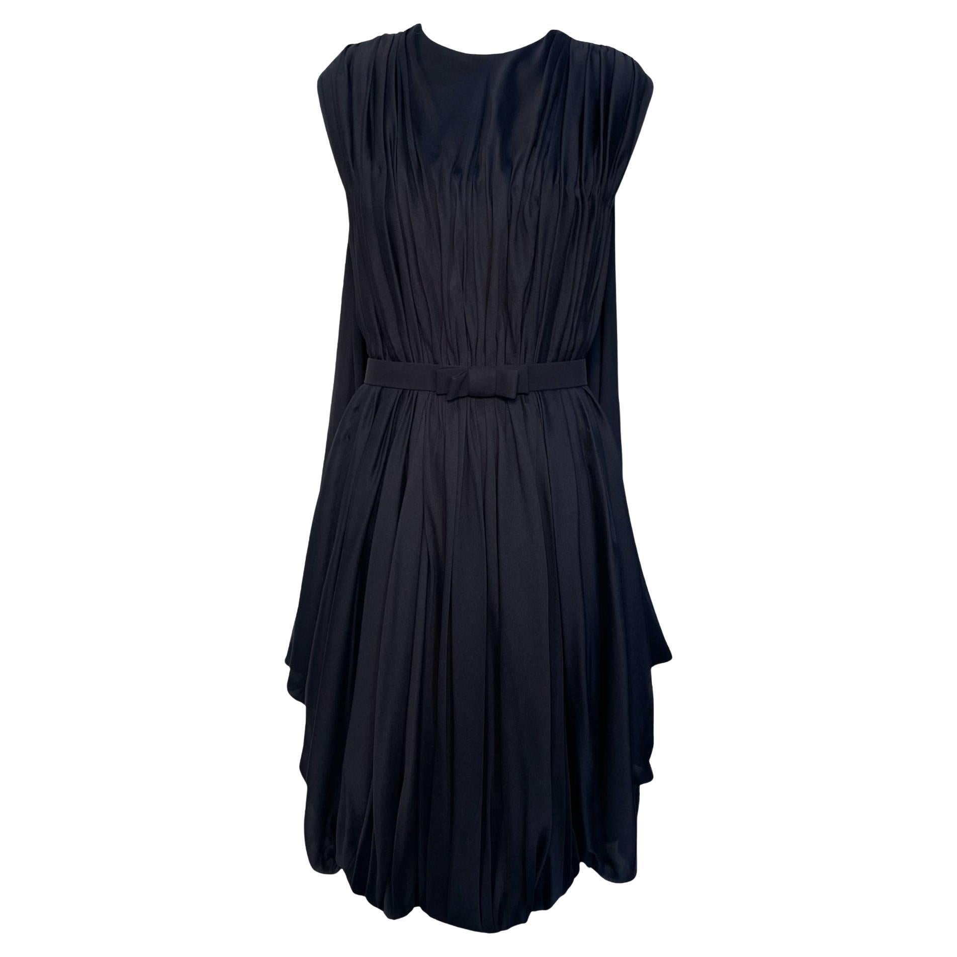 Robe noire plissée à dos volant, années 2000, Reem Acra