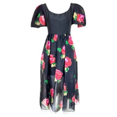 Hanae Mori - Robe en orge de soie noire imprimée de roses, années 1980