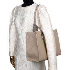 Louis Vuitton Empreinte Monogram Giant Onthego MM Tote in Taupe