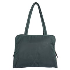 Sac à bandoulière Prada Tessuto en nylon vert, avec fermeture à glissière, fabriqué en Italie