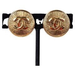 Chanel Vintage Gold Clip-On Earrings