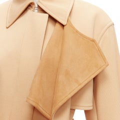 Ancien modèle CELINE : trench-coat déstructuré en laine et cuir de chèvre, couleur beige, signé Phoebe Philo, taille FR38, M