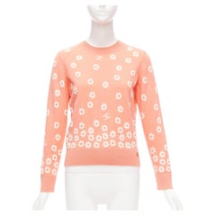 CHANEL 22P Pfirsichfarbener Pullover aus Kaschmirmischung mit Blumenmuster aus CC-Strick FR34