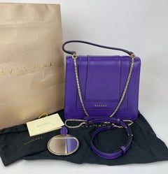 Bolso bandolera con asa superior «Serpenti Forever» de piel de becerro de Bvlgari, color morado