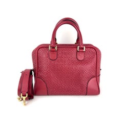 Bolso de hombro Loewe Amazona Anagram de cuero rojo, con dos formas de llevar