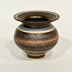 Jarrón modernista vintage de borde acampanado al estilo de Lucie Rie