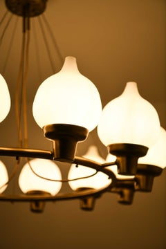 Lampada da soffitto in stile moderno scandinavo in ottone e vetro opalino di Hans Bergström