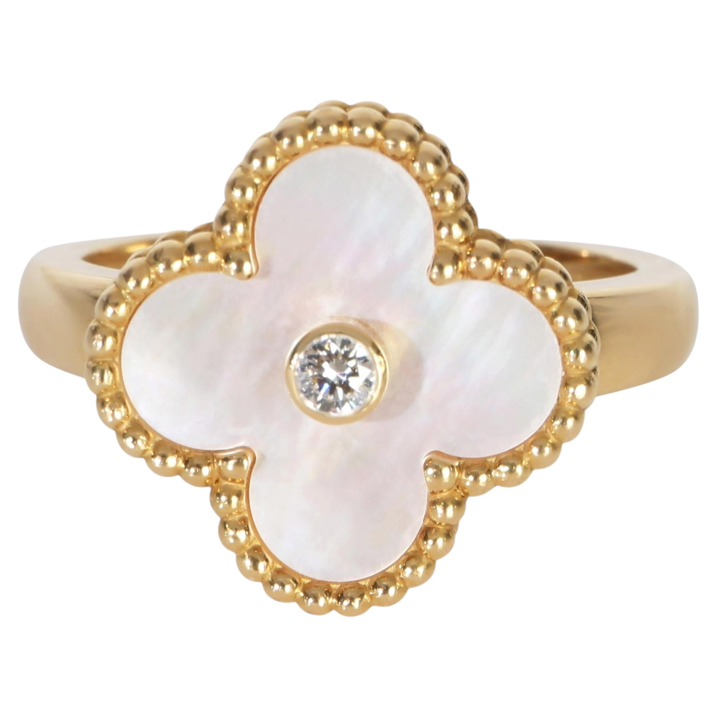 Van Cleef & Arpels Bague Alhambra Vintage en or jaune, nacre et diamants