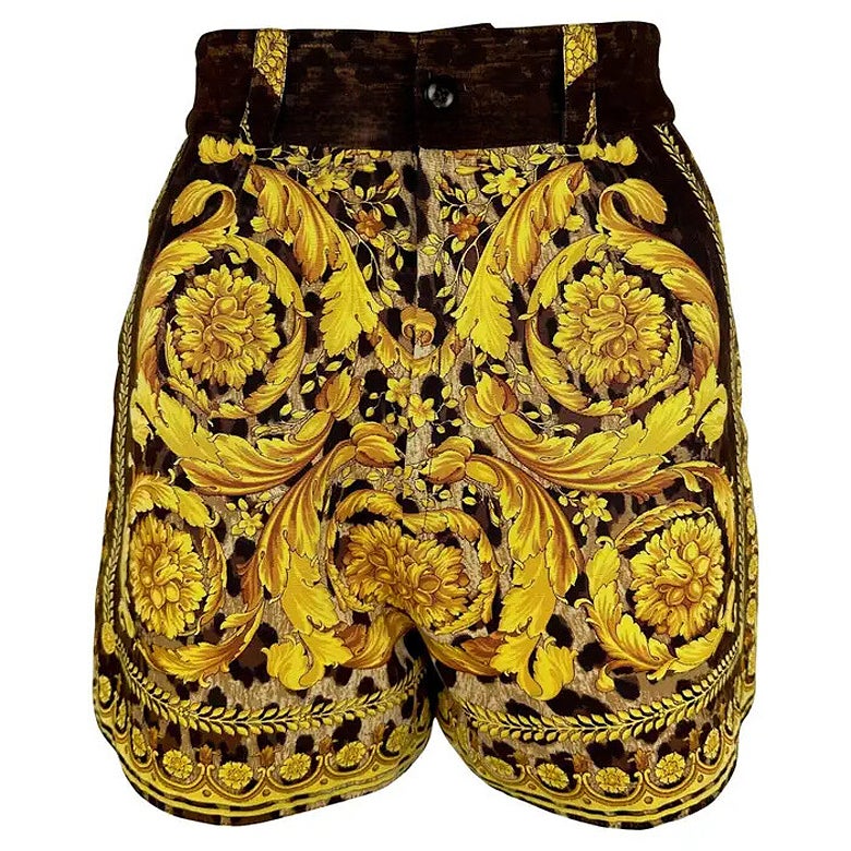 F/S 1992 Gianni Versace Laufsteg Gold-Shorts mit Leopardenmuster und hoher Taille im Angebot
