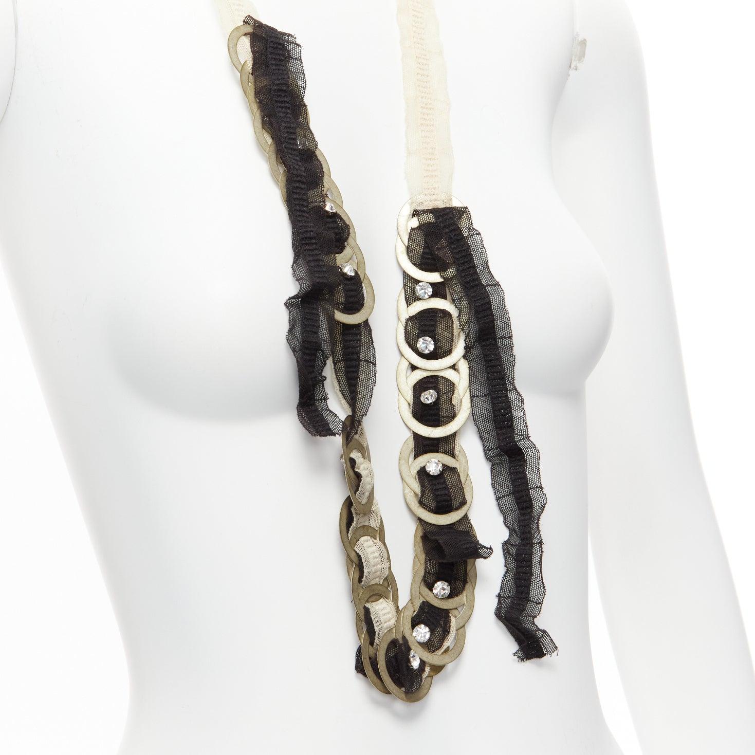 CHAMOREL collana lunga in maglia nera nuda con nastro in oro antico e moneta in cristallo
Riferimento: SNKO/A00343
Marchio: Chamorel
Materiale: Rete, metallo
Colore: Nero, Nudo
Modello: Tinta unita
Chiusura: autocollante

CONDIZIONE:
Condizioni: