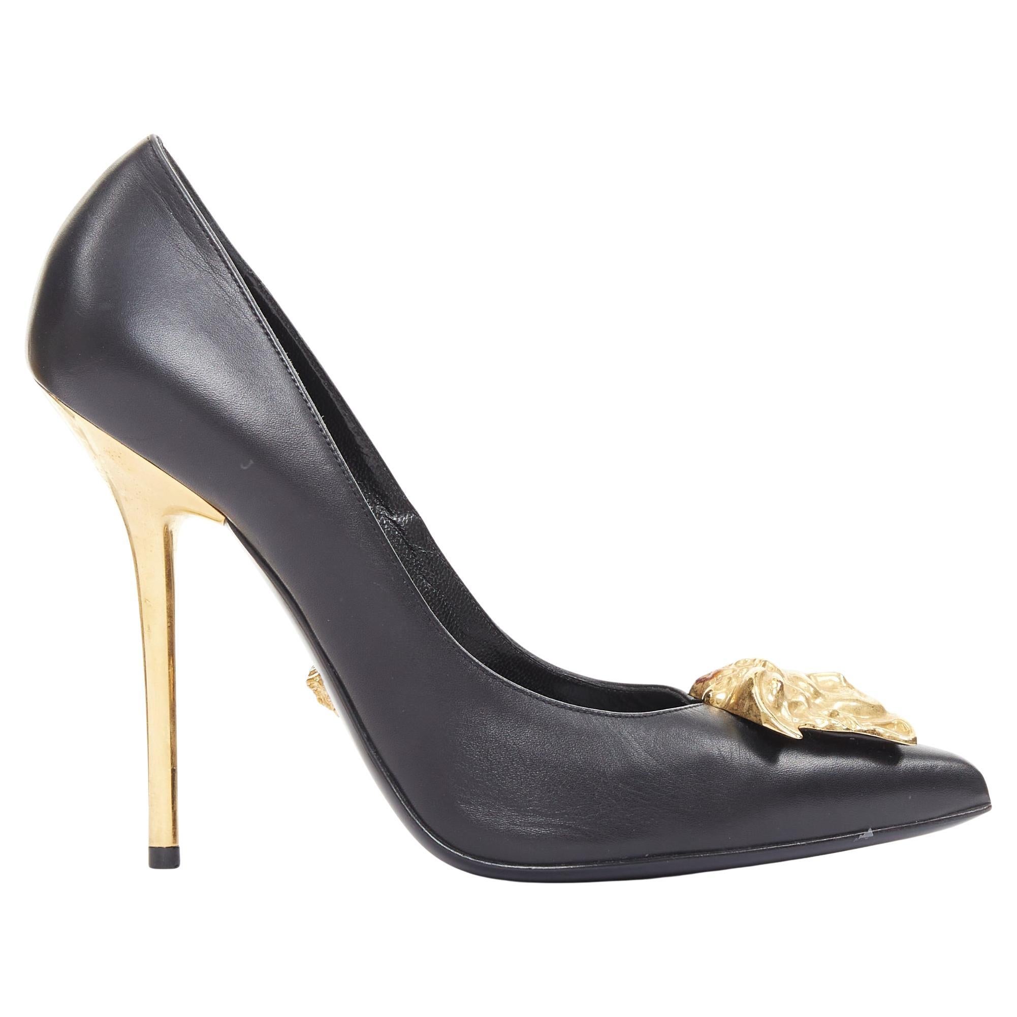 VERSACE Medusa noir emblème or métal talon EU38 Lady Gaga en vente