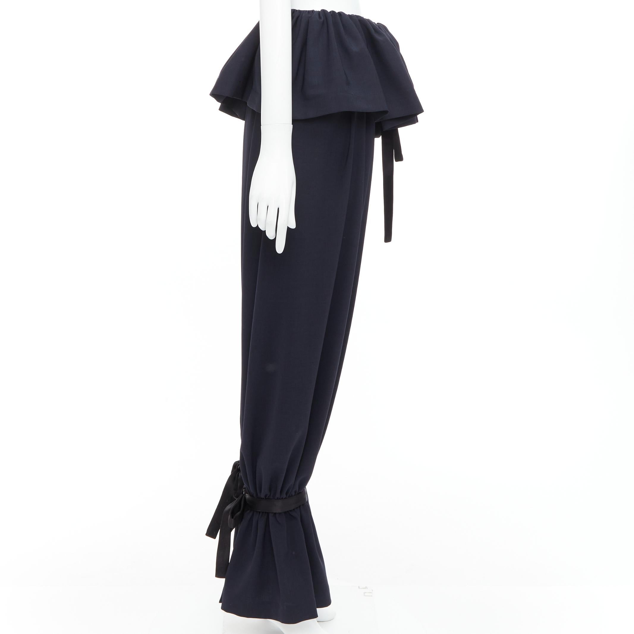 LOEWE JW Anderson Runway Rushed navy pantalon ballon à volants et à revers FR36 S Neuf - En vente à Hong Kong, NT