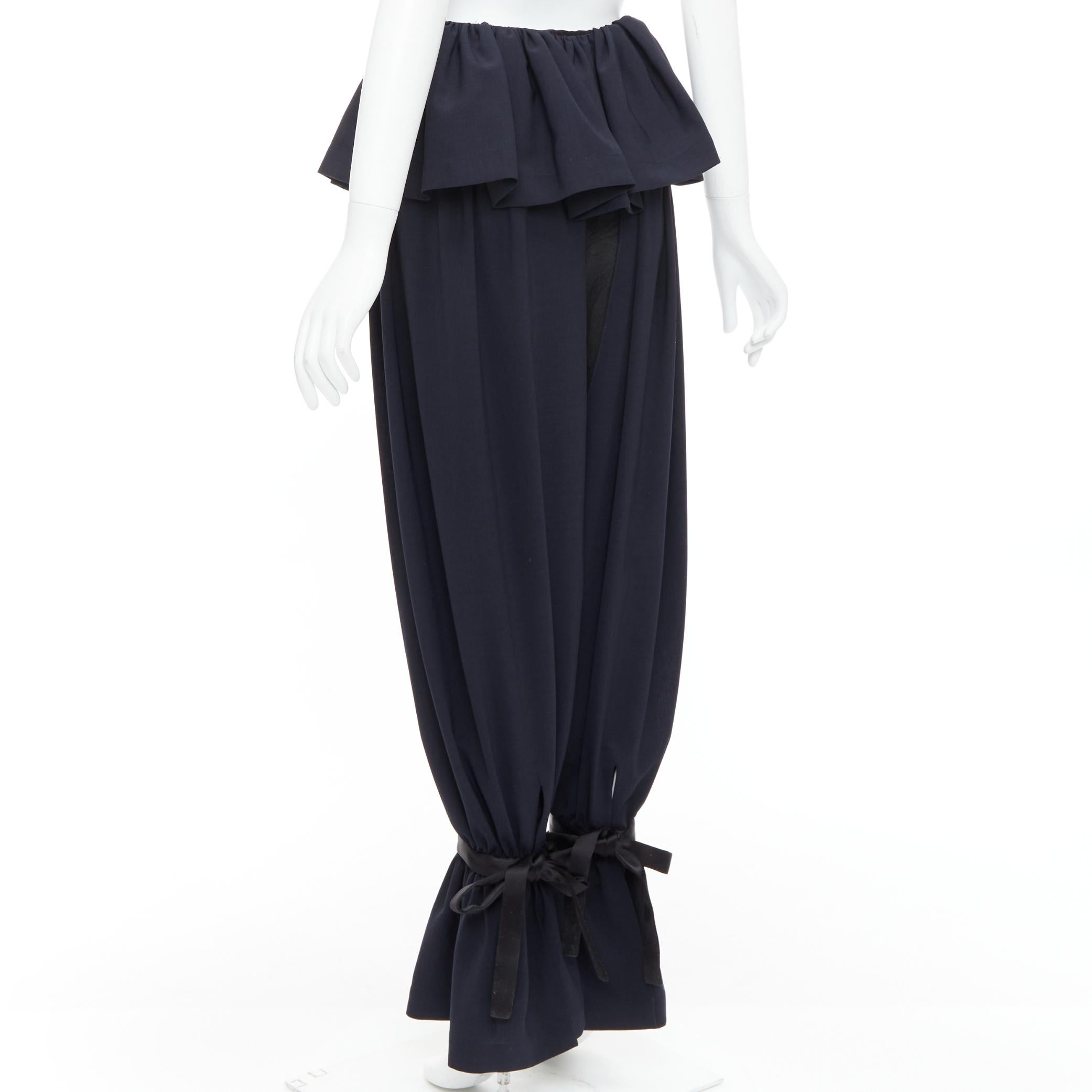 LOEWE JW Anderson Runway Rushed navy pantalon ballon à volants et à revers FR36 S en vente 1