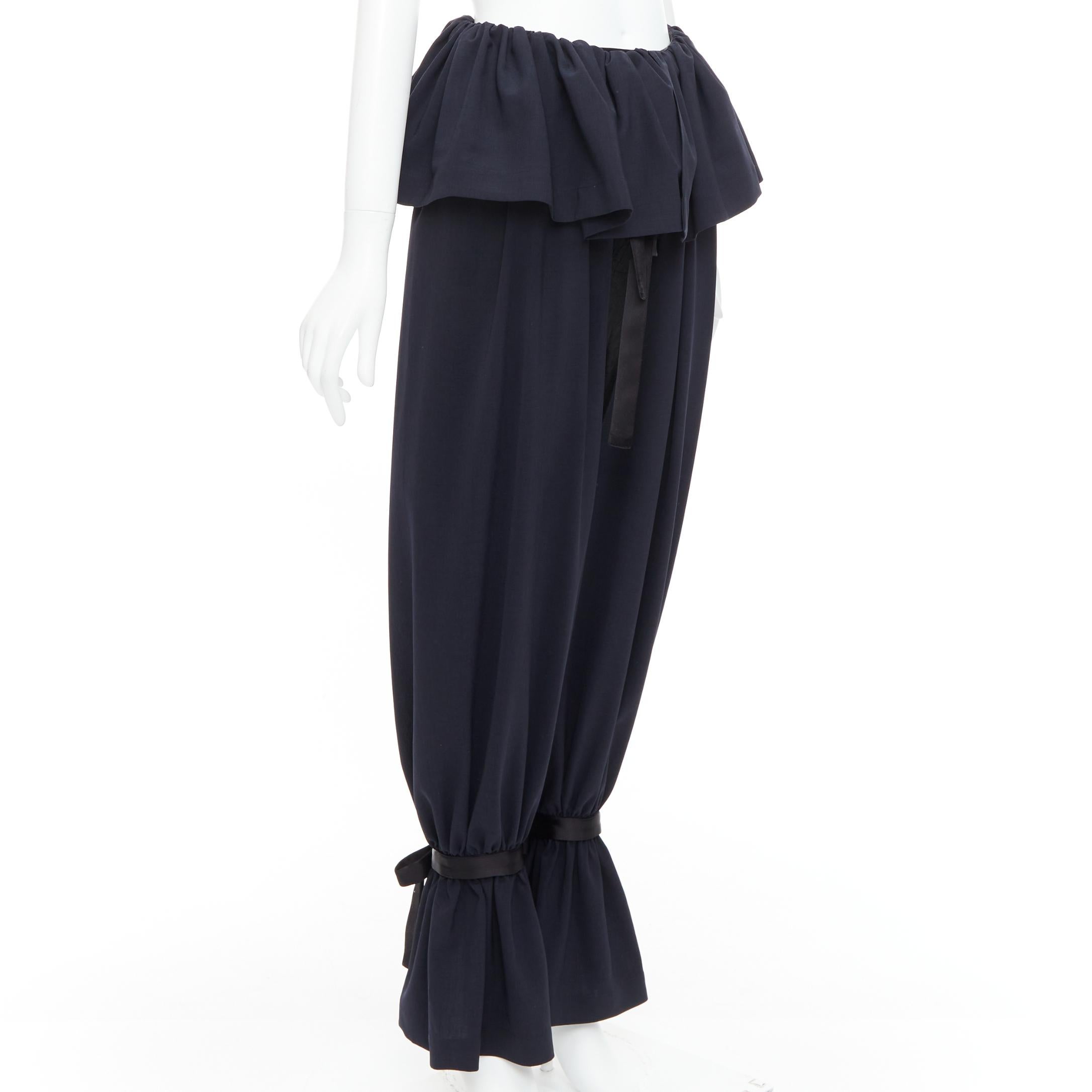 Noir LOEWE JW Anderson Runway Rushed navy pantalon ballon à volants et à revers FR36 S en vente